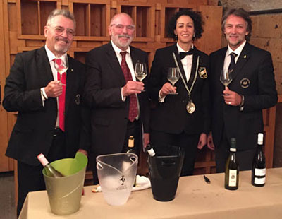 Da sinistra Ennio Baccianella, Ennio Cadamuro, una sommelier Fisar e Maurizio Filippi