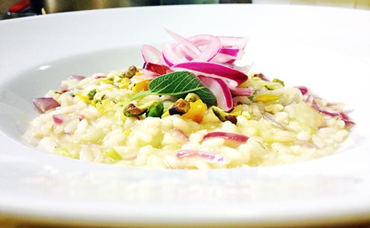 Risotto cipolla rossa, Prosecco, porro e pistacchi