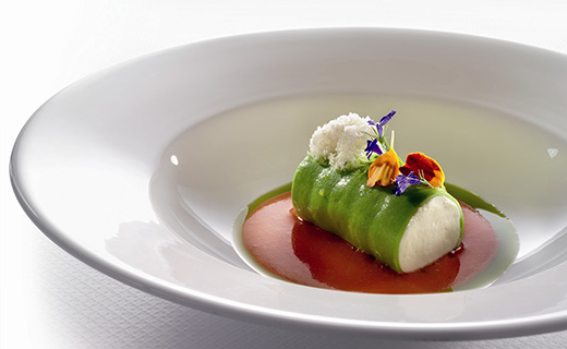 Cannellone di avocado, toma, pomodoro e noci di Macadamia