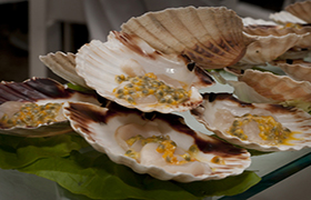 Sashimi di capesante con frutta e verdura raw all’aceto balsamico Cremonini