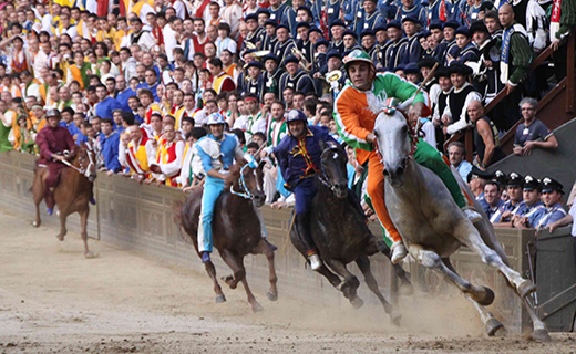 Il Palio di Siena del 16 agosto sarà per la prima volta dipinto con il vino