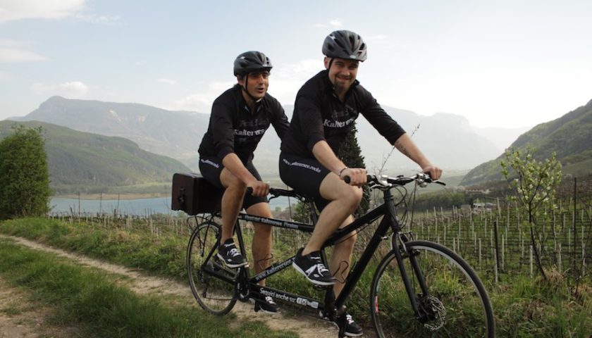 I pirati del Kalterersee da Caldaro a Capri in tandem per far conoscere il vino dell’alto adige