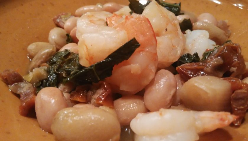 Fagioli e verdure in riva al mare