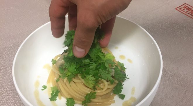 Spaghettoni di Gragnano con ostriche, bottarga e lime Spaghettoni di Gragnano con ostriche, bottarga e lime