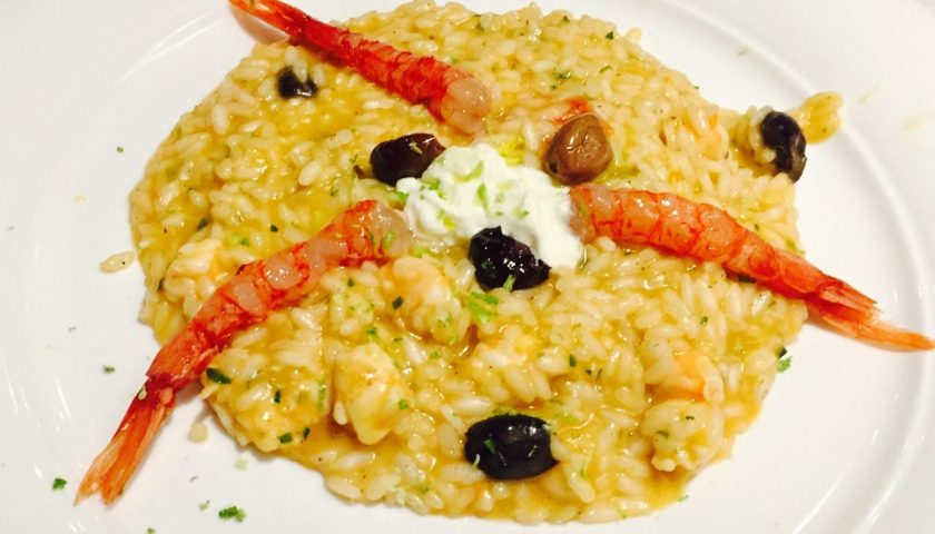 Risotto con gamberi, olive e burrata