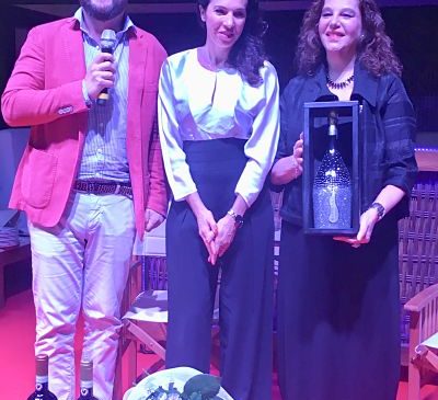 Stefania Sandrelli premiata per i 25 anni di Acino D’Oro al Vino Vip a Forte dei Marmi