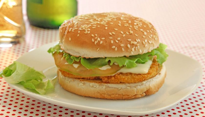 Burger di pesce la variante sfiziosa del solito hamburger