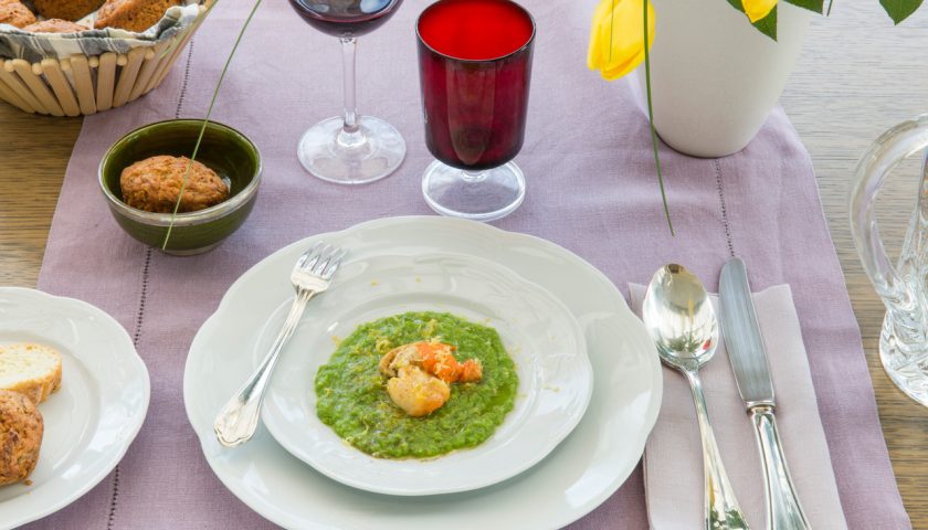 La ricetta della crema di piselli con gamberi delle Cesarina per rimanere in forma dopo l’estate