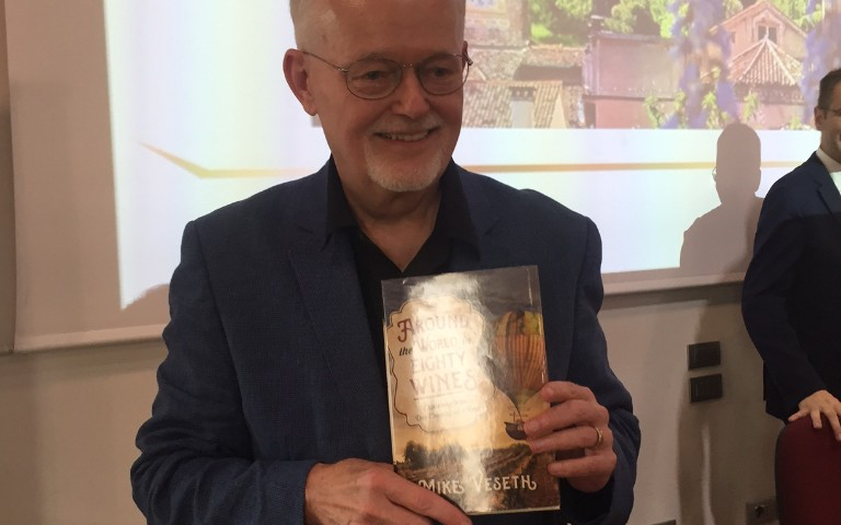 Il Giro del Mondo in 80 Cantine il nuovo libro del giornalista Mike Veseth