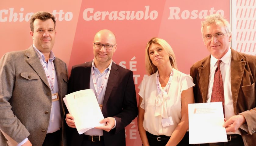 Consorzio Vini Cirò firma il Patto Rosè