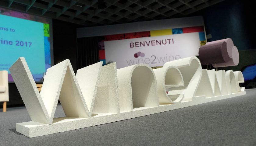 Vino, Ministro Centinaio: tavolo con Mise e Maeci per promozione unitaria Wine&Food