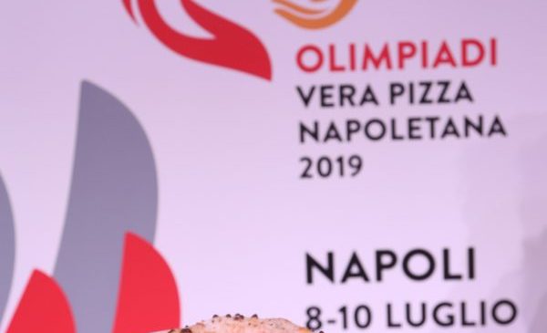 Le olimpiadi della vera pizza napoletana dal 8 all’ 10 luglio a Napoli si sfideranno i pizzaioli di tutto il mondo Le olimpiadi della vera pizza napoletana dal 8 all’ 10 luglio a Napoli si sfideranno i pizzaioli di tutto il mondo