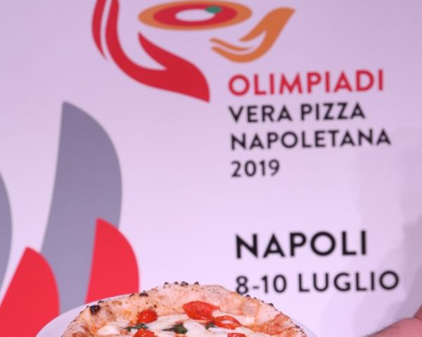 Le olimpiadi della vera pizza napoletana dal 8 all’ 10 luglio a Napoli si sfideranno i pizzaioli di tutto il mondo