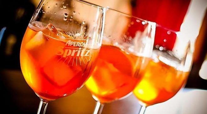 APEROL BRINDA A 100 ANNIALL’INSEGNA DELLA CONDIVISIONE E DELLO STARE INSIEME APEROL BRINDA A 100 ANNIALL’INSEGNA DELLA CONDIVISIONE E DELLO STARE INSIEME