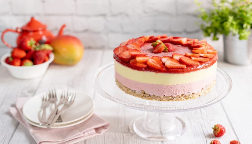 Mousse Cake alle fragole e mango: la ricetta senza glutine by Sonia Peronaci
