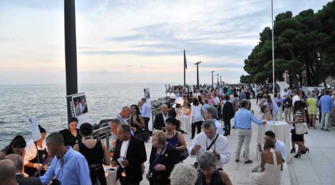 30 e 31 luglio sulla passeggiata a mare di Grado con le Cene spettacolo di Friuli Venezia Giulia Via dei Sapori 30 e 31 luglio sulla passeggiata a mare di Grado con le Cene spettacolo di Friuli Venezia Giulia Via dei Sapori