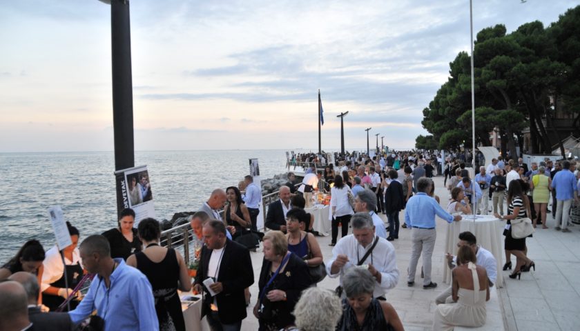 30 e 31 luglio sulla passeggiata a mare di Grado con le Cene spettacolo di Friuli Venezia Giulia Via dei Sapori