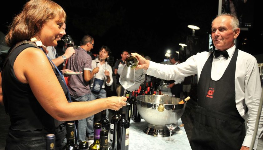 Tramonto DiVino in 10 tappe: dalla Riviera alla via Emilia fino a Francoforte gran tour del gusto insieme ai protagonisti dell’enogastronomia dell’Emilia-Romagna 