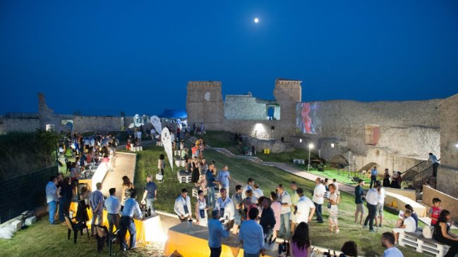 Dal 2 all’11 agosto torna Calici di Stelle: gli appuntamenti regionali dell’edizione 2019, dedicata all’anniversario dello sbarco sulla luna Dal 2 all’11 agosto torna Calici di Stelle: gli appuntamenti regionali dell’edizione 2019, dedicata all’anniversario dello sbarco sulla luna