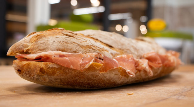 Il 14 settembre fa Fico Eataly World ” Sfilatino da Guinness: il panino al San Daniele più lungo del mondo