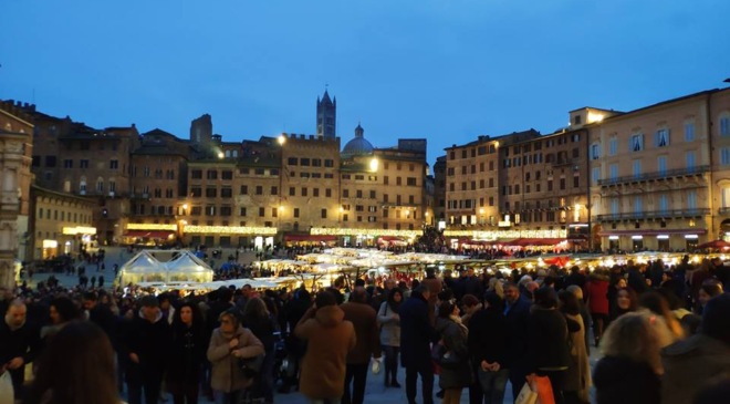 A Siena rivive il Mercato nel Campo A Siena rivive il Mercato nel Campo
