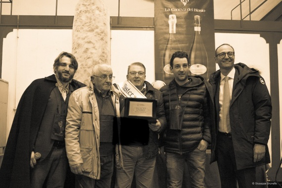 Museto d'Oro a De Meneghi, alleva i maiali con la musica