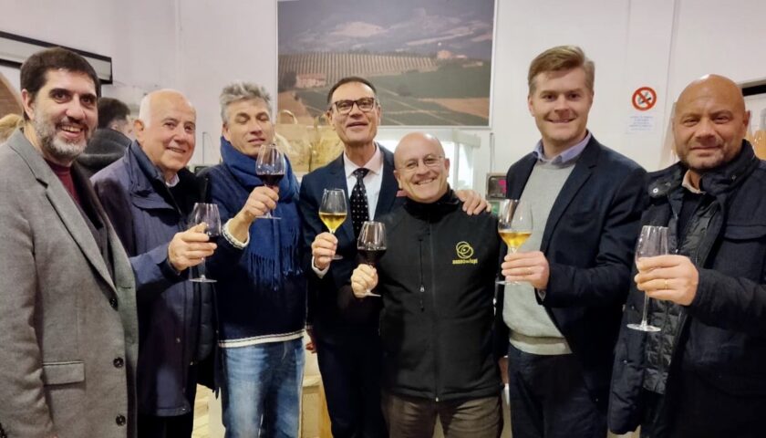 La Cantina Sasso dei Lupi ha celebrato il 60° anno dalla sua fondazione con un evento-degustazione che ha ripercorso la sua storia ma con uno sguardo al futuro
