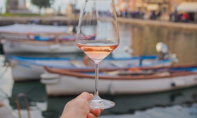 Nel 2023 l’anteprima del Chiaretto di Bardolino si fa in tre