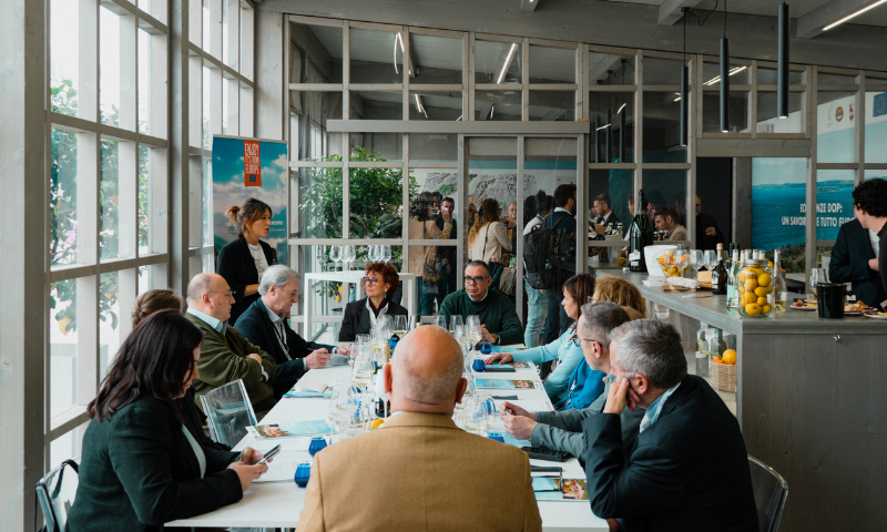 CONSORZIO GARDA DOC CHIUDE VINITALY 2025 CON NUMERI DA RECORD